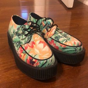 T.U.K. tropical creepers
